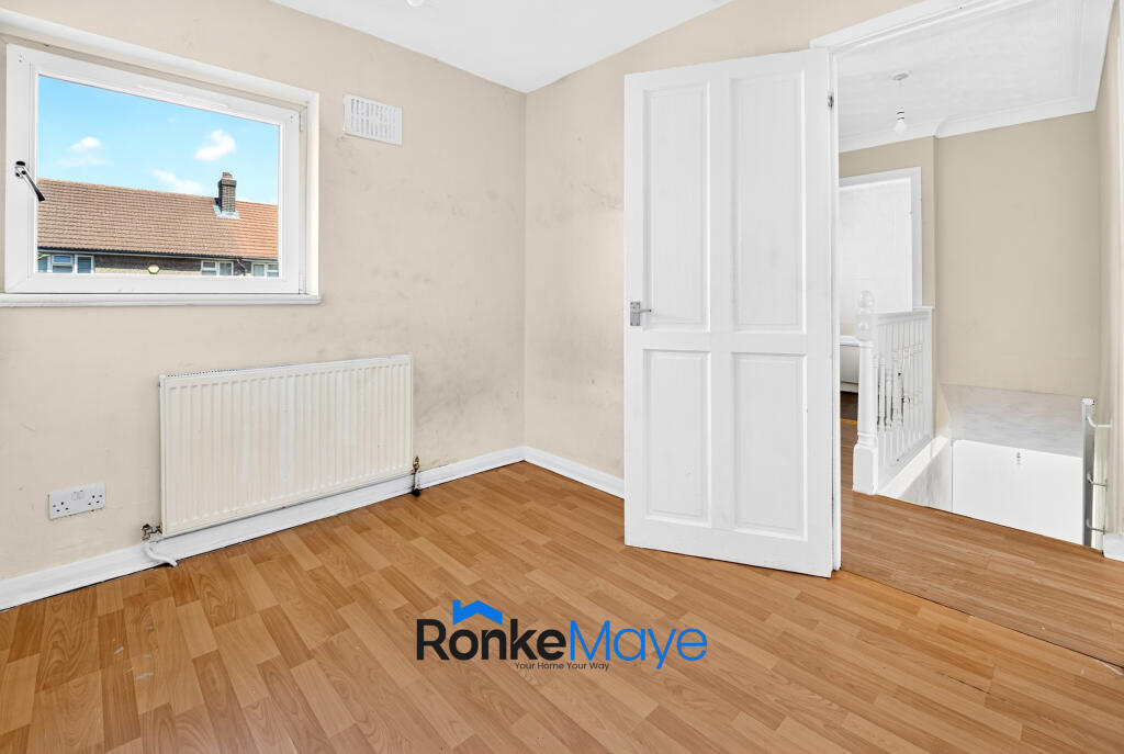 House in Romford - More