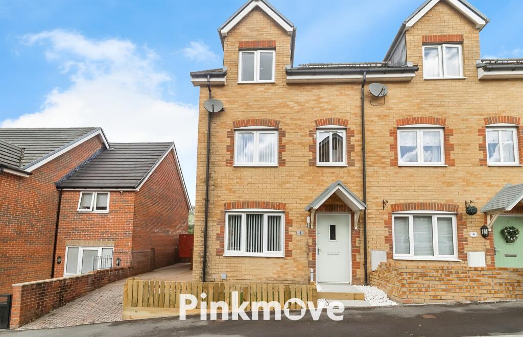 3-bed house on Llwyn Derwen, Ynysddu, Newport, £220,000