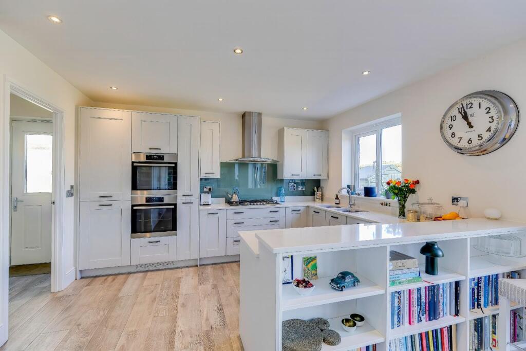 Cae Newydd, St. Nicholas, Vale of Glamorgan, CF5 6FF photo 4