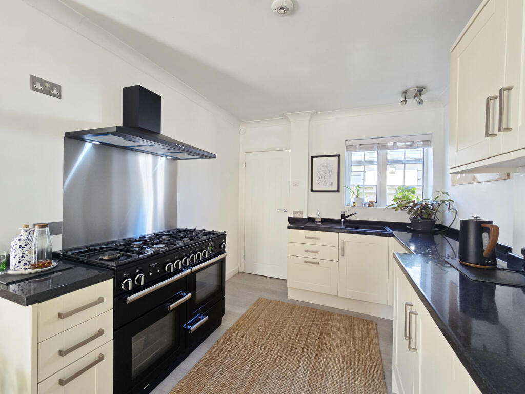 House in Lymington - View 5