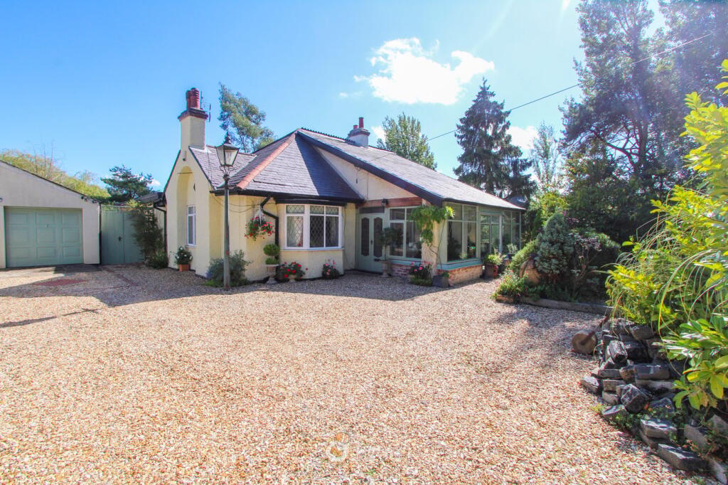 4-bed bungalow on Great North Road, Bawtry, Doncaster, DN10, £520,000