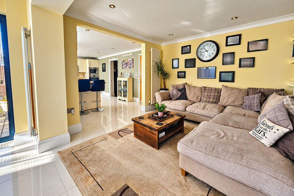 House in Gosport, Lee-on-the-Solent - More