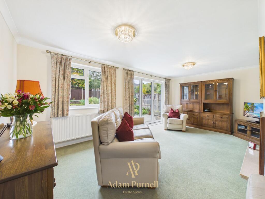 Lupin Close, Burbage, LE10 photo 2