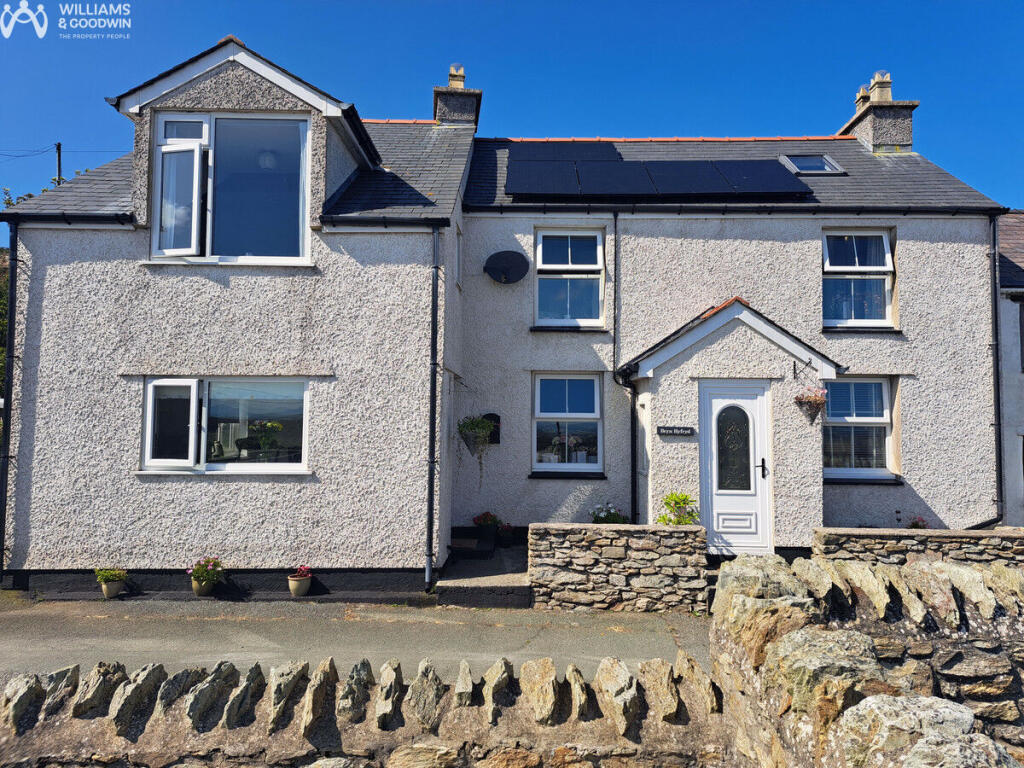 4-bed detached on Holyhead Mountain, Holyhead, Anglesey, LL65, £329,000