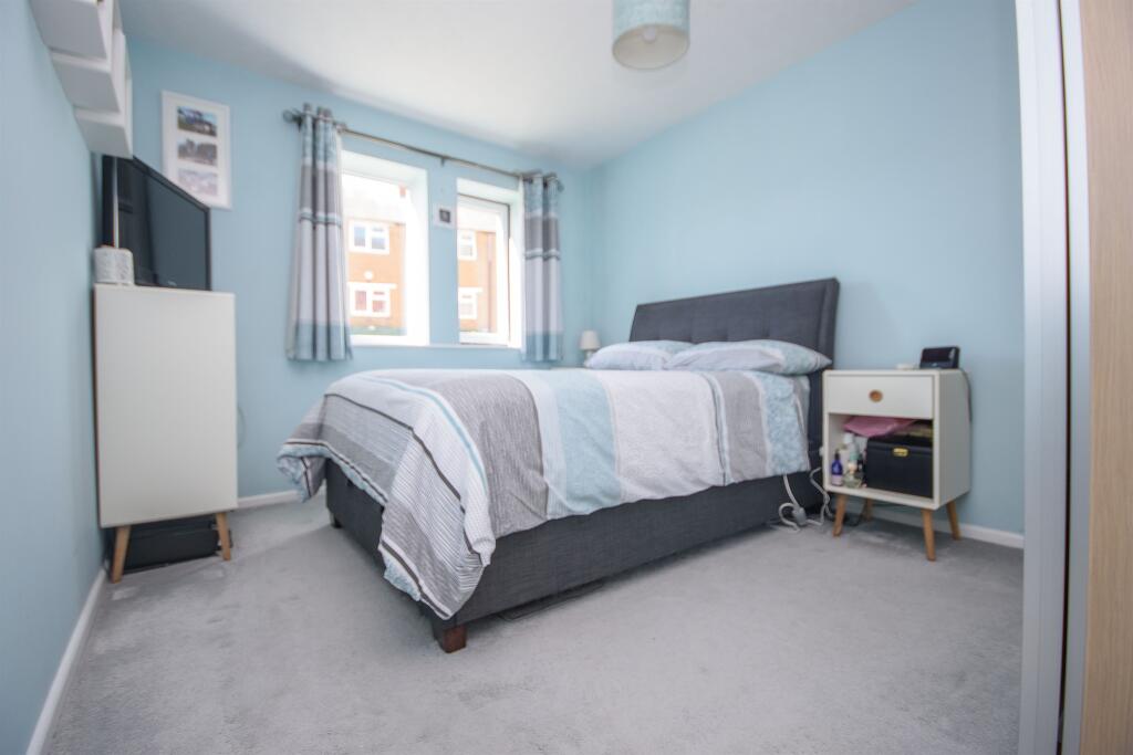Apartment in Rothwell, North Northamptonshire - View 5