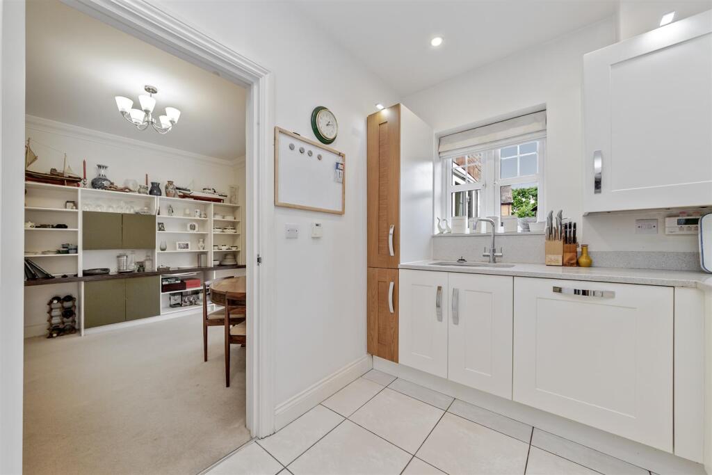 Mortimer Crescent, St. Albans photo 5
