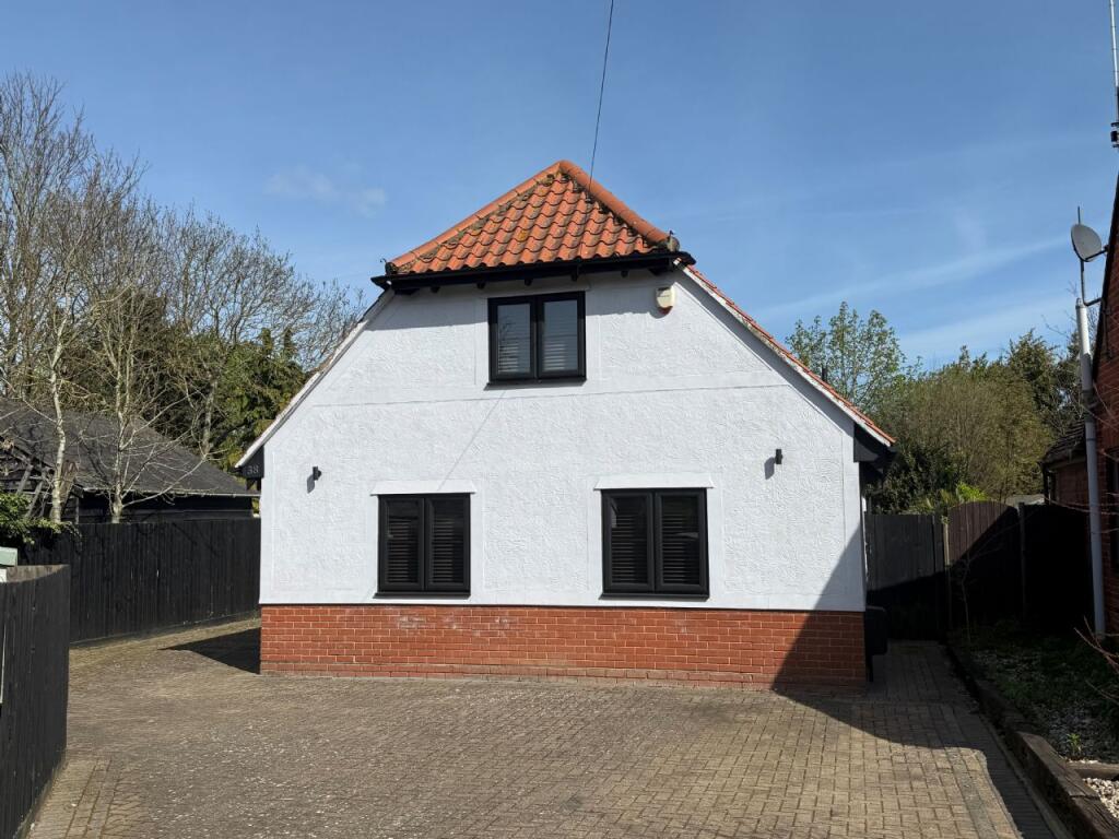 3-bed detached on The Street, Kirby-le-soken, £495,000