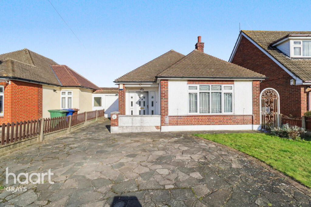 2-bed semi-detached on Blackshots Lane, Stifford Clays, £400,000