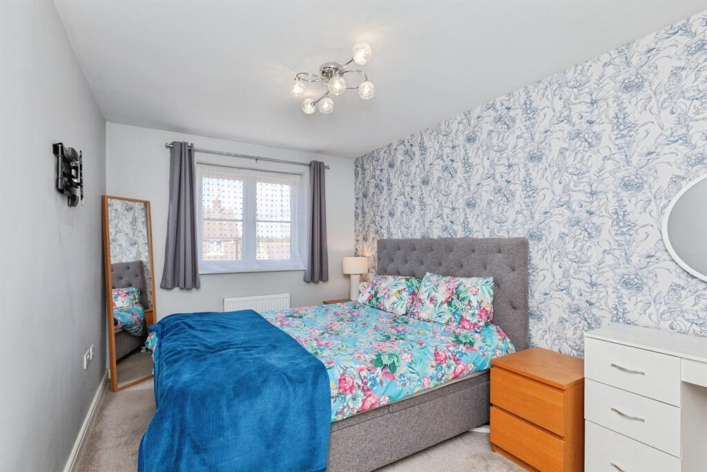 House in Charnwood, Hallam Fields, Birstall - View 4