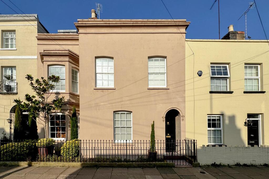 Cheltenham, Gloucestershire photo 2