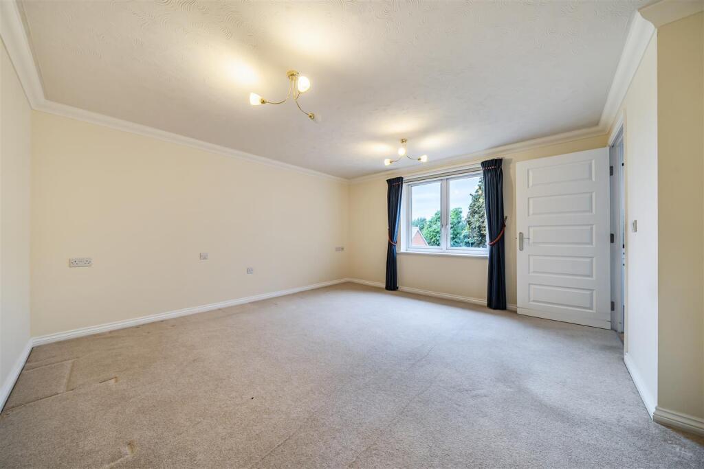 Apartment in Southampton - View 2