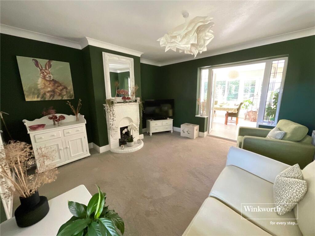 Shelley Close, Highcliffe, Dorset, BH23 photo 3