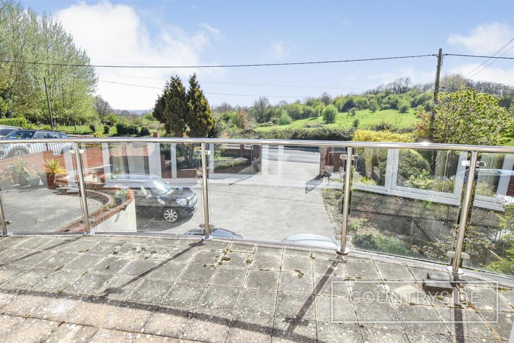 Vicarage Hill, Benfleet - More