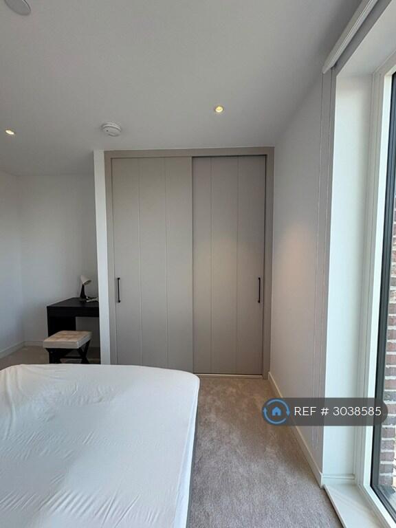 Apartment in Southall - View 5