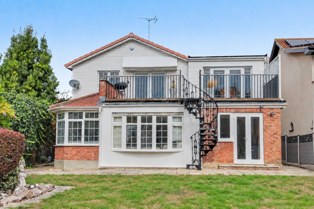 House in Southend-on-Sea - View 3