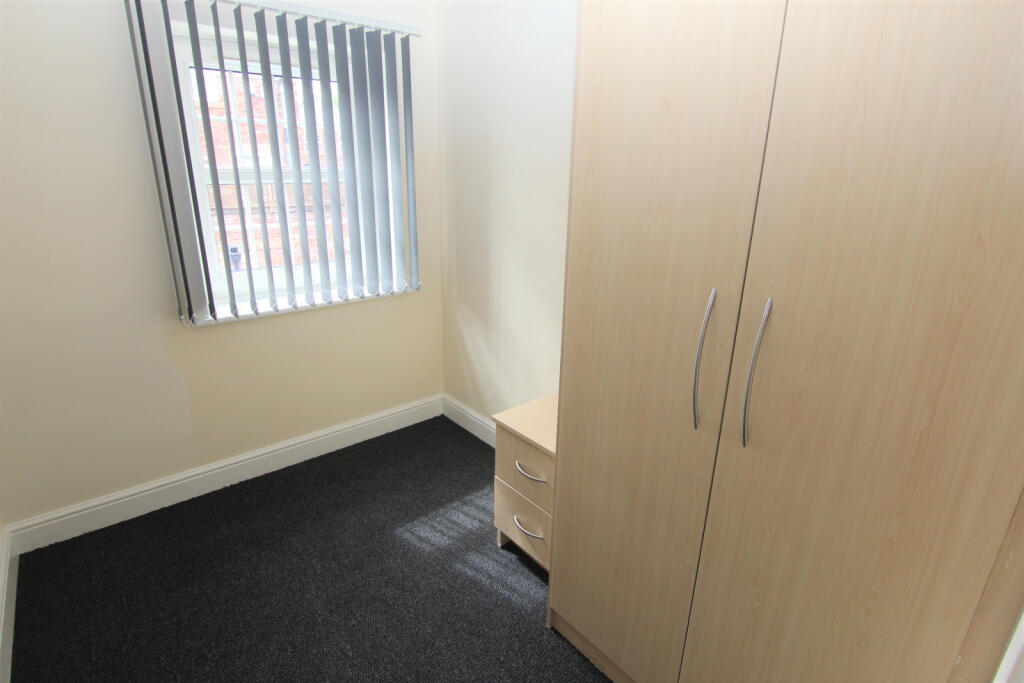 House in Tameside, Cheetham Fold - More