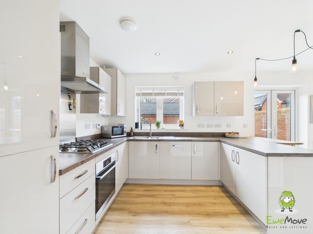House in Basingstoke and Deane, The Fairways, Kempshott Park - More