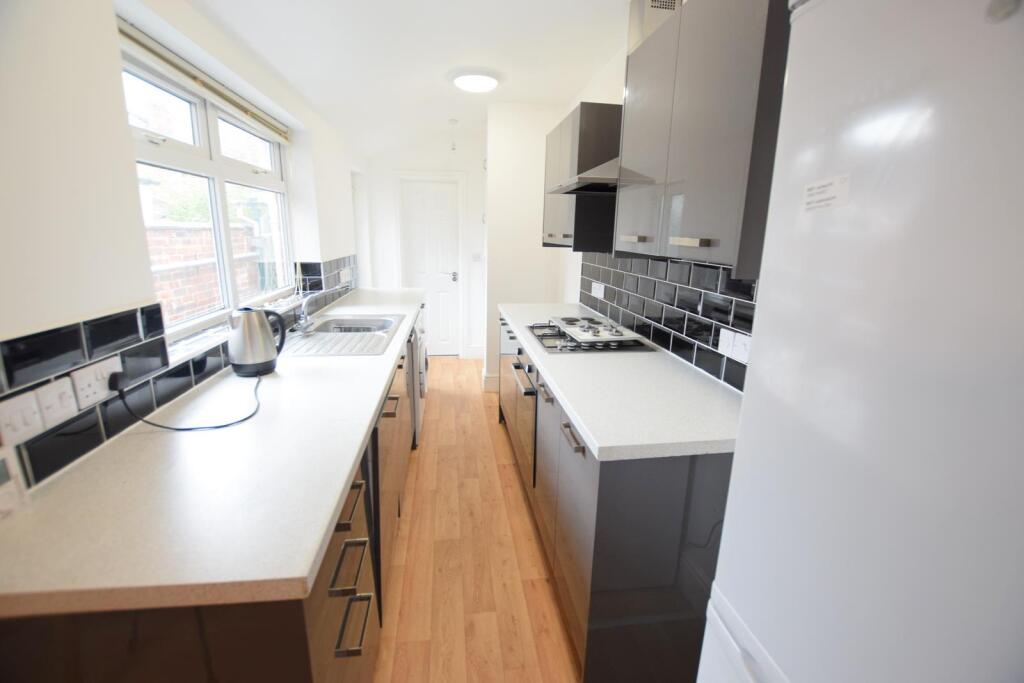 Main image of property: Hood Street - Student House - 26/27