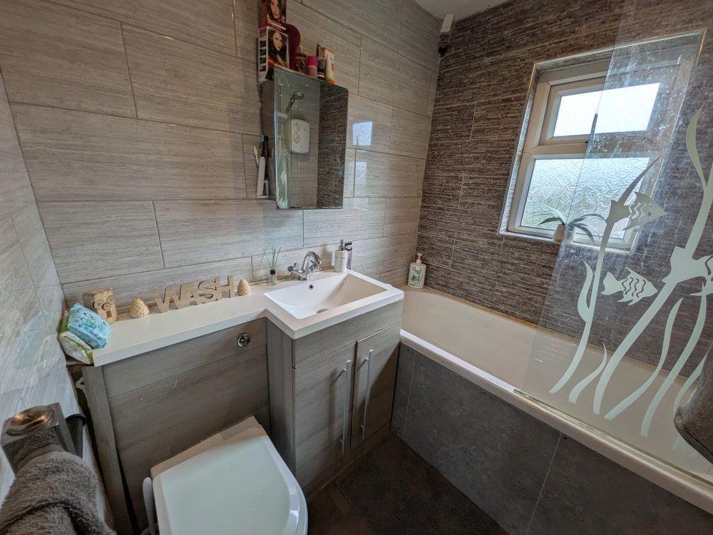House in Bradford, Allerton Upper Green - View 4