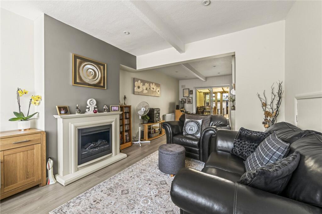 House in London, Hanworth - View 3
