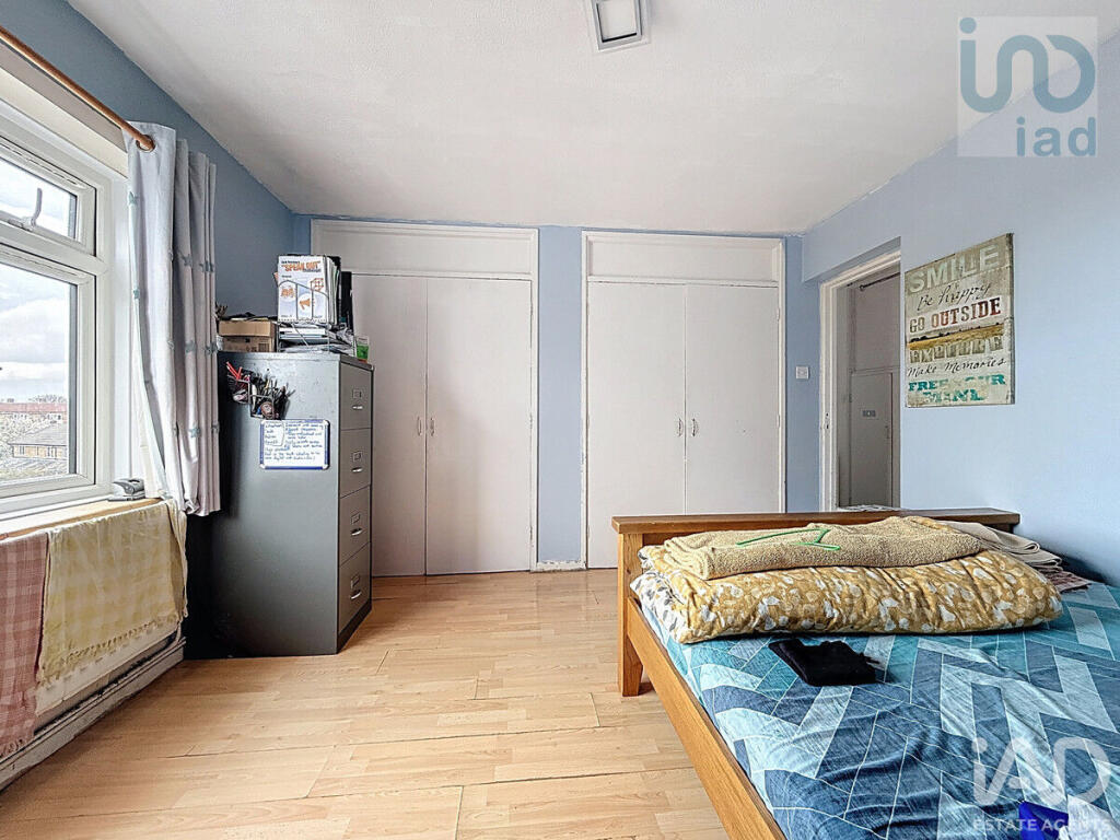 Apartment in Harlow, Hare Street - More