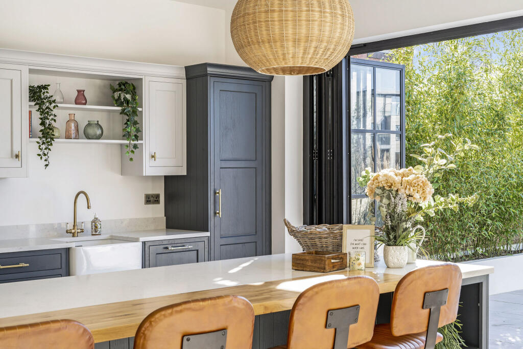 Apartment in Hove - More