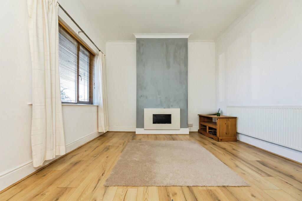 House in Rotherham, South Yorkshire - View 4