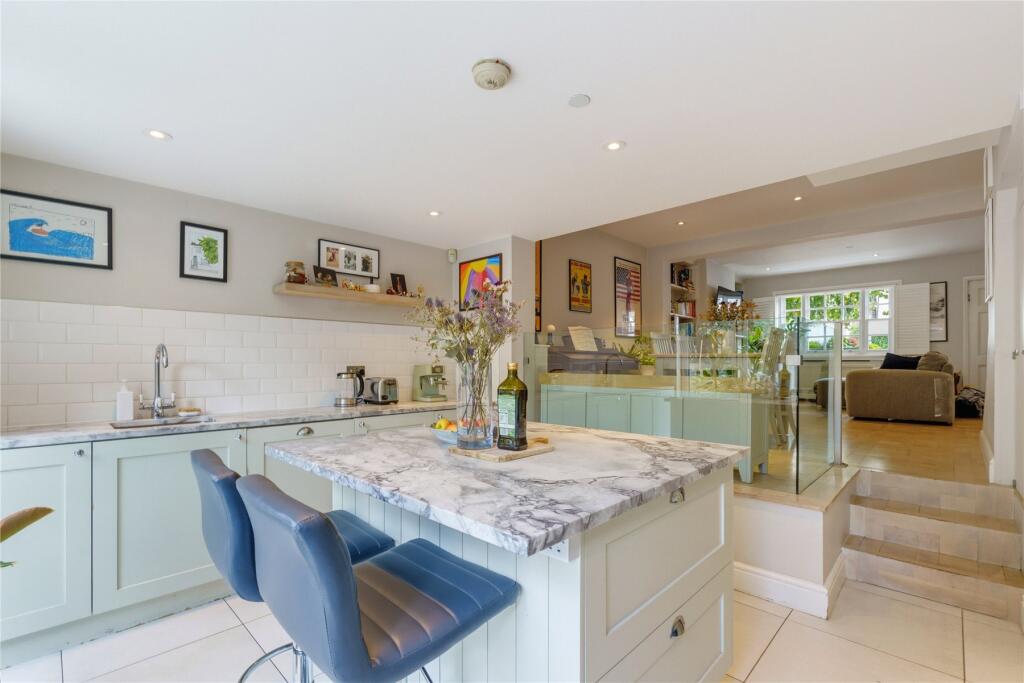 House in London - View 3