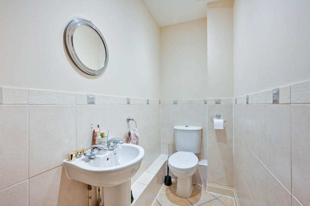 House in Guildford, Queen Elizabeth Park, Bellfields - More