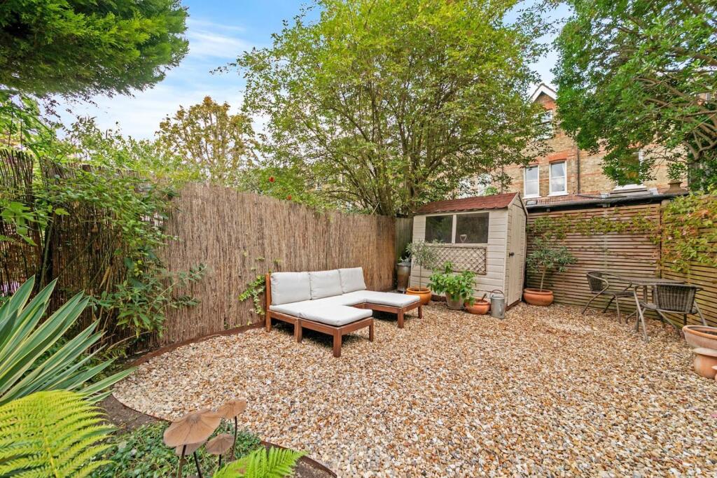Apartment in London - More