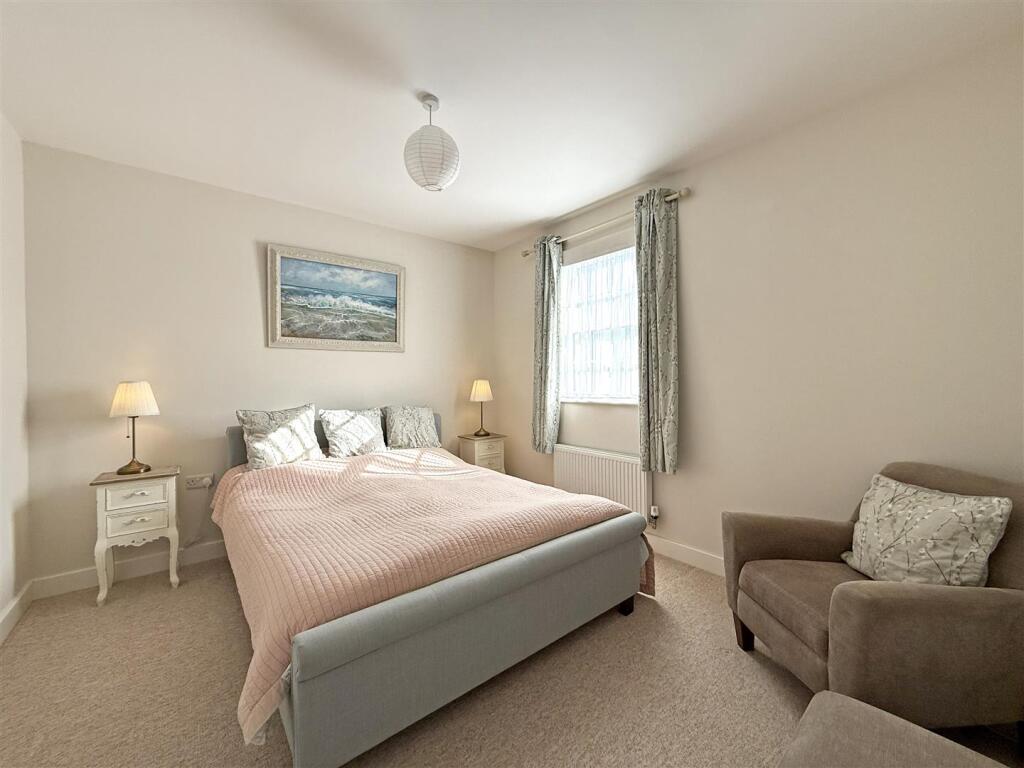 Apartment in Shrewsbury, Copthorne - More