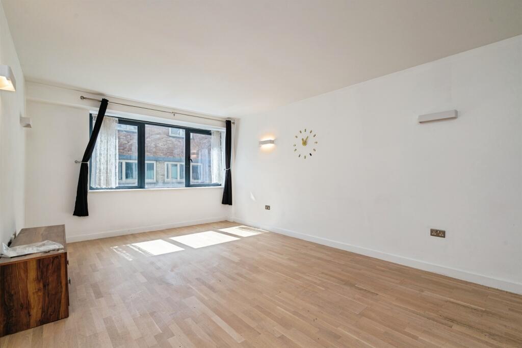 Apartment in Norwich, Norfolk - View 5
