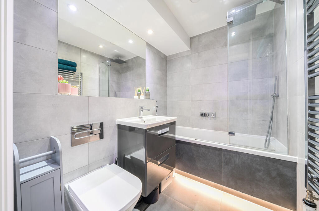 Apartment in London - More