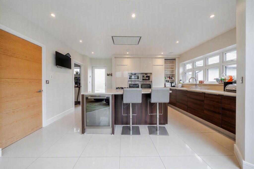 House in Bromley - View 3