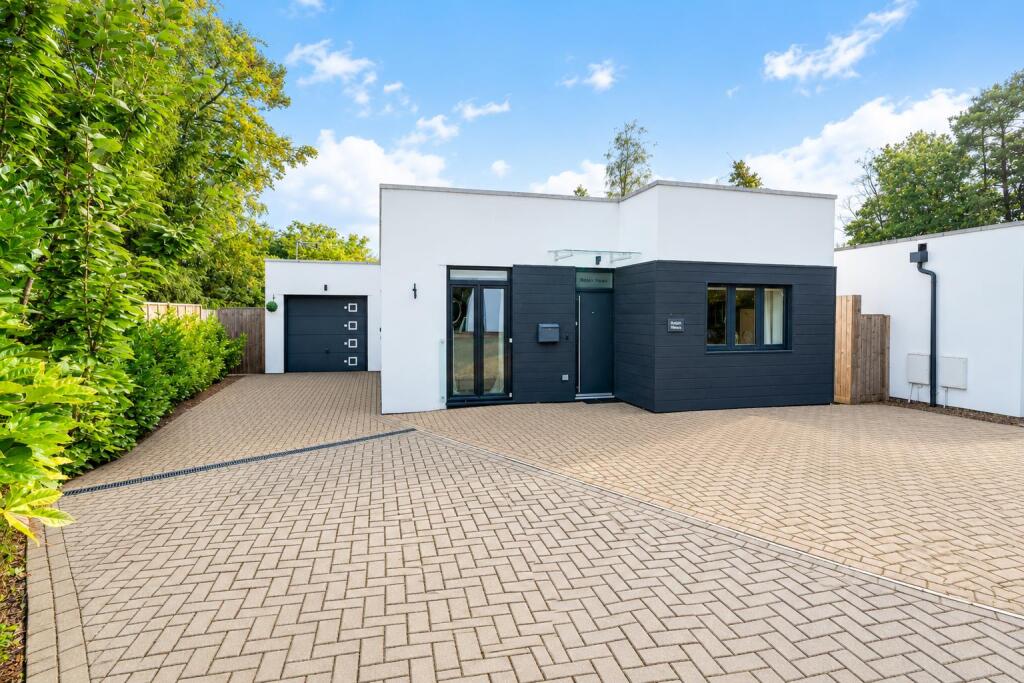3-bed bungalow on Pottery Road, Bovey Tracey, Newton Abbot, £450,000