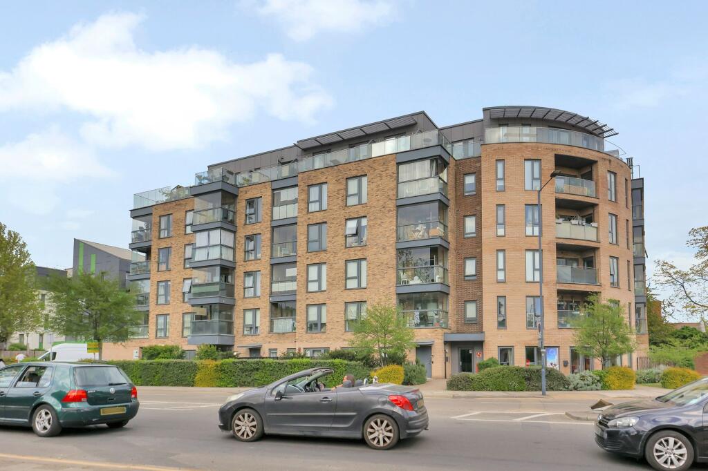 Apartment in London, Harlesden - More