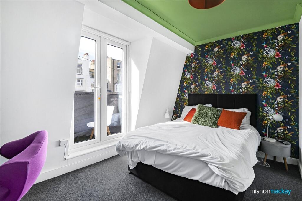 House in East Sussex, Brighton and Hove - View 2