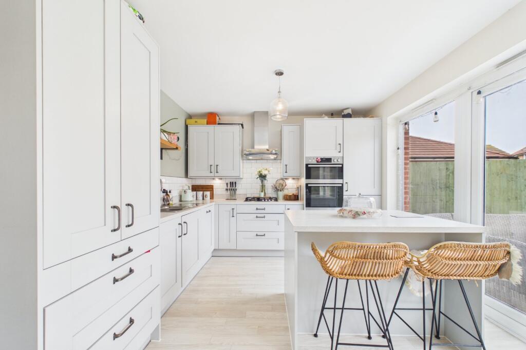 House in Newell Green, Warfield - View 3