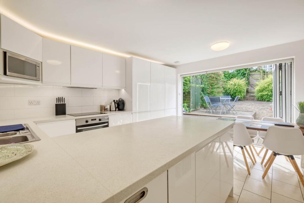 Regency Court, Brentwood photo 4
