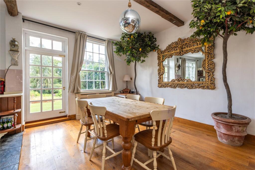House in Mole Valley, Betchworth - More