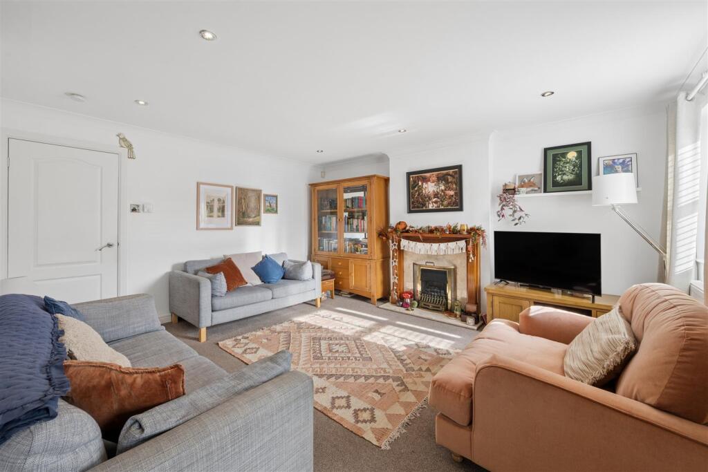 House in Lymm, Oughtrington, Broomedge - View 2