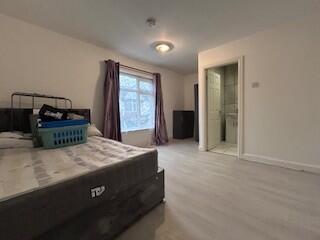 Main image of property: Room, High Town Road, Luton, Beds