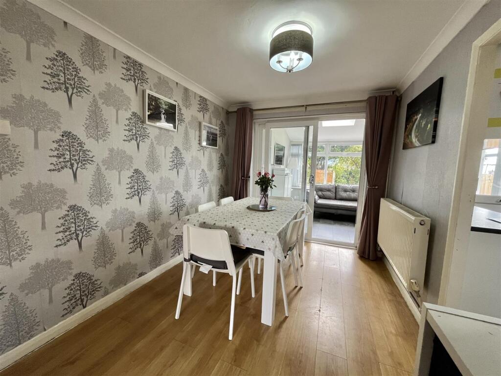 8, Milton Close, Dukinfield, Tameside, SK16 5DZ photo 5