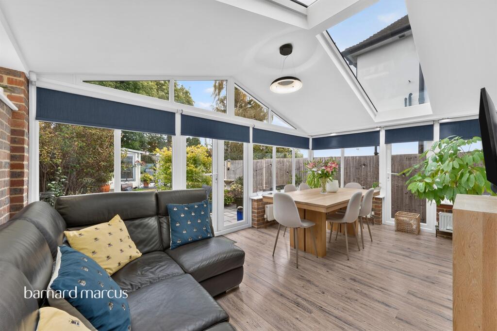 House in London, Royal Borough of Kingston upon Thames - View 4