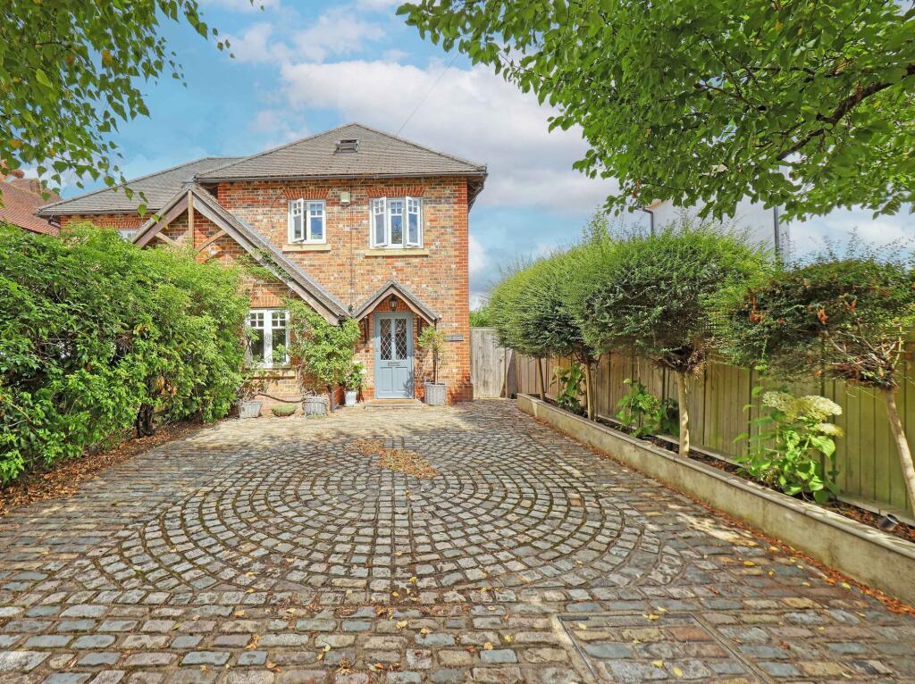 Main image of property: High Road, Cookham, SL6