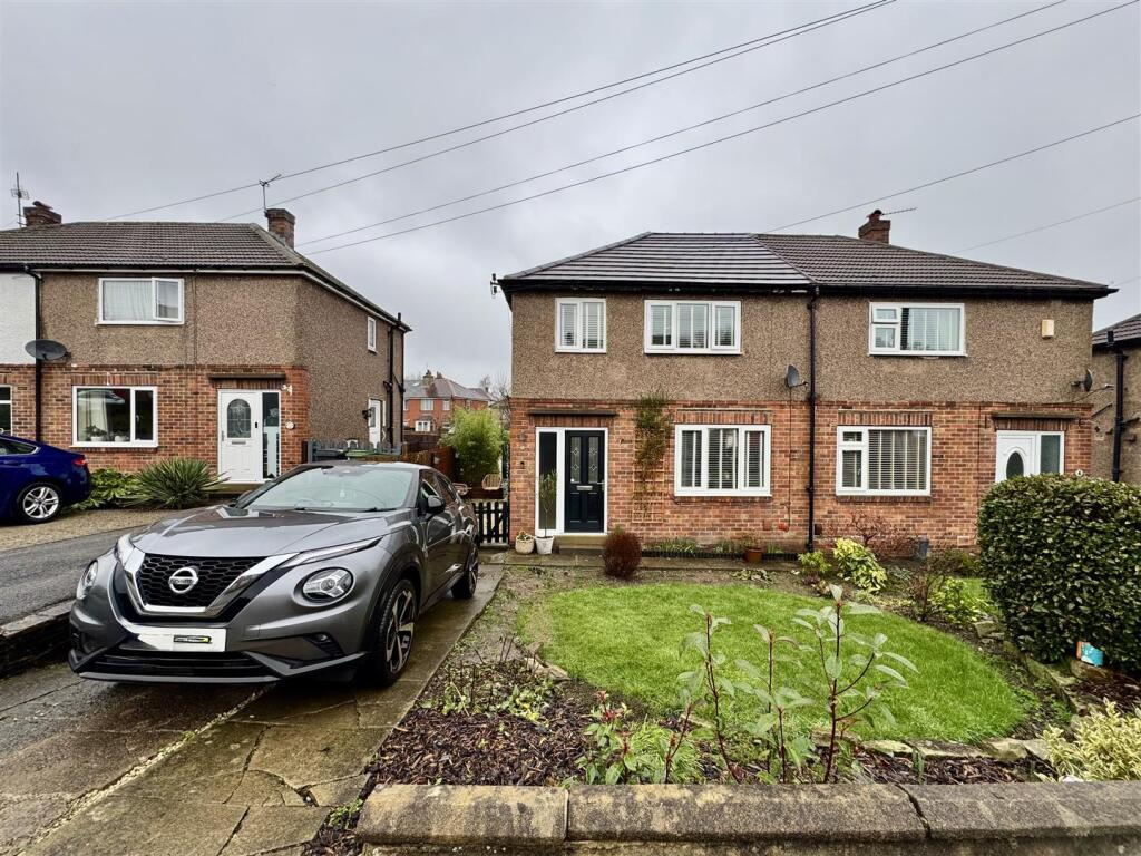 Main image of property: Pontey Mount, Waterloo, Huddersfield, HD5 8RE