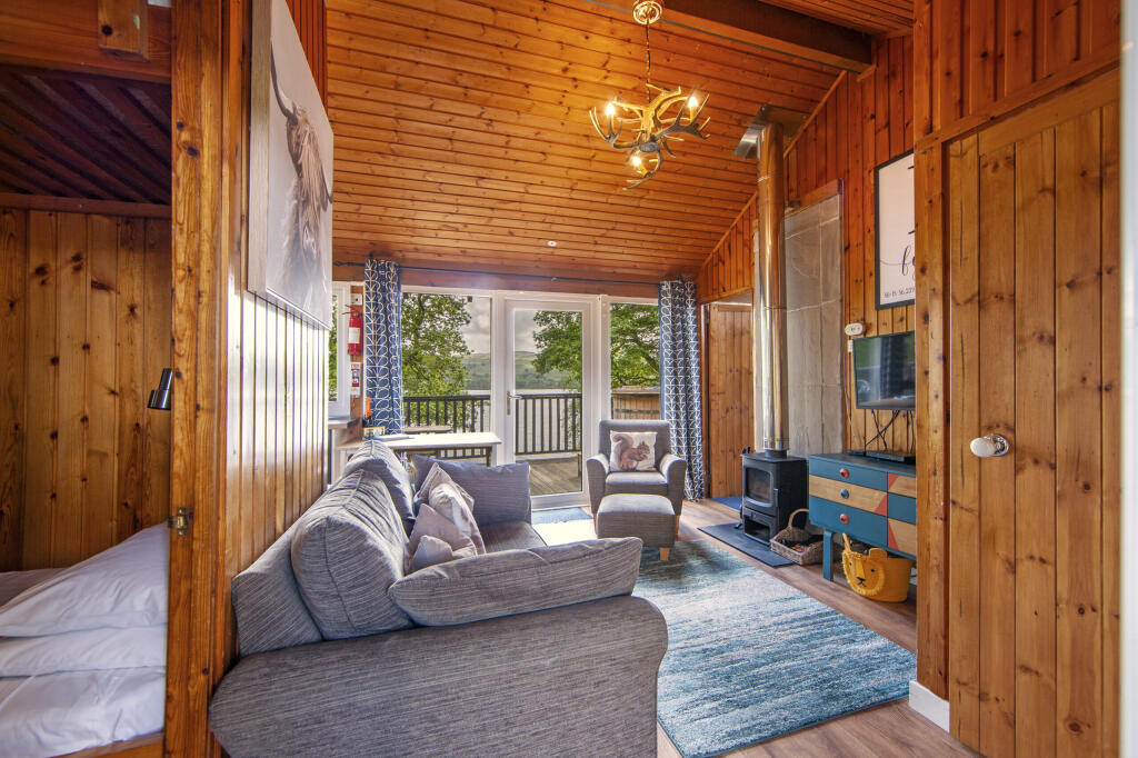 Fyne, 4 Loch Aweside Cabins, Dalavich, PA35 1HS - More