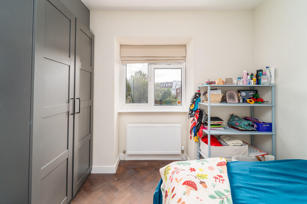 Apartment in London, Colney Hatch - More