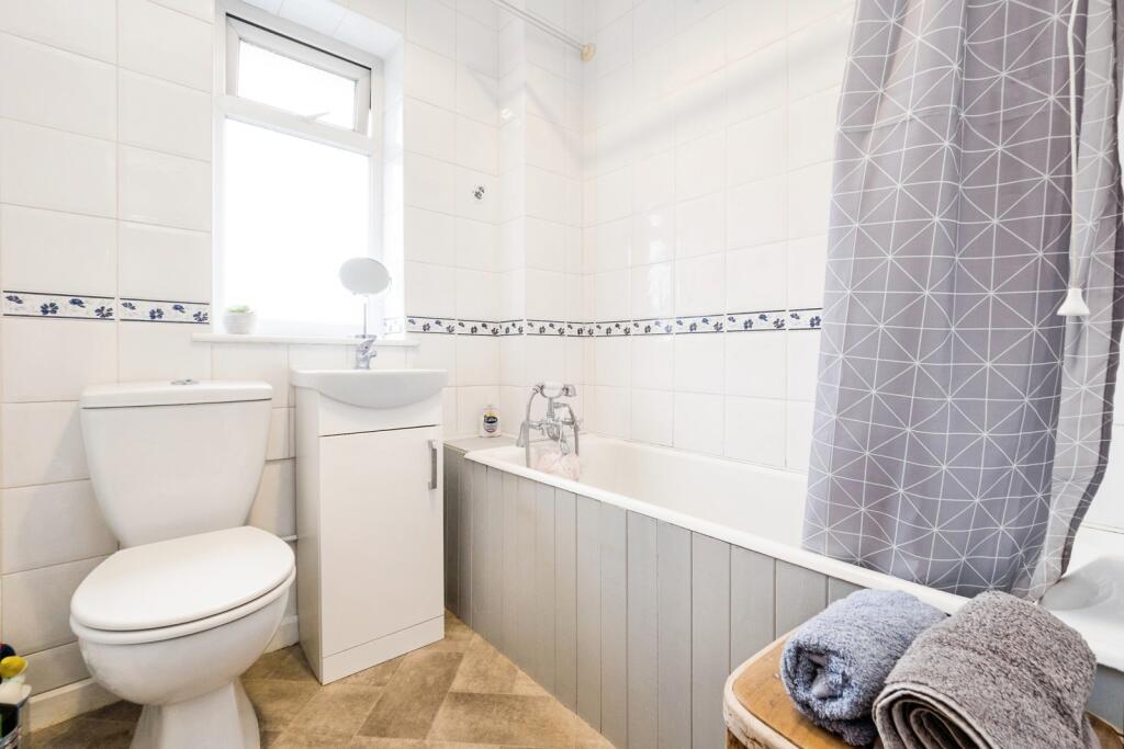 House in Romford - More