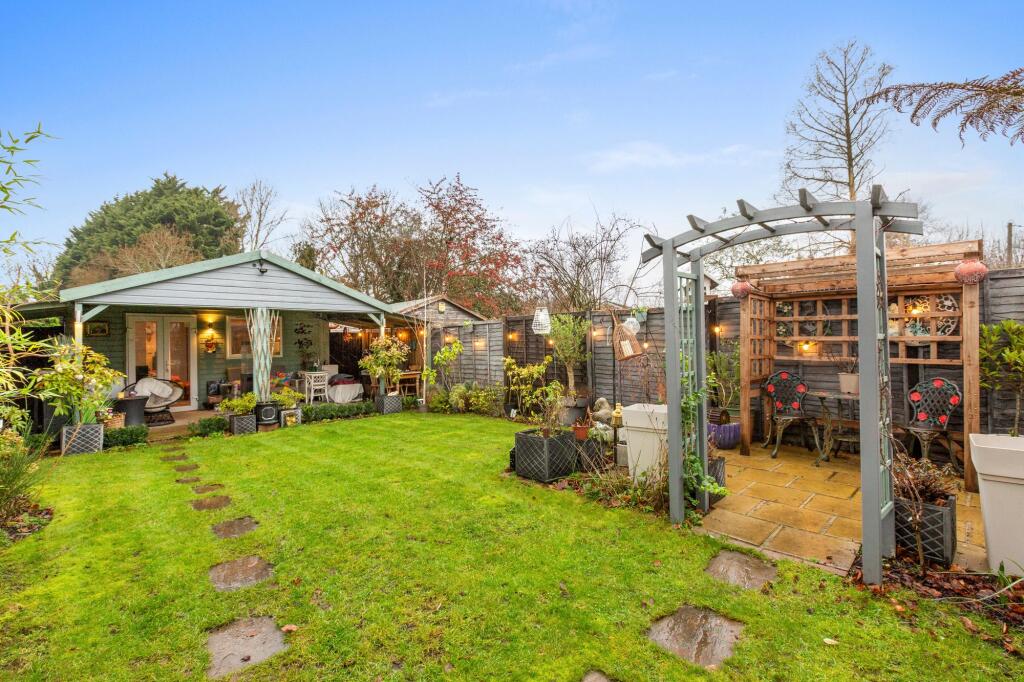House in Ellesborough, Terrick - View 4